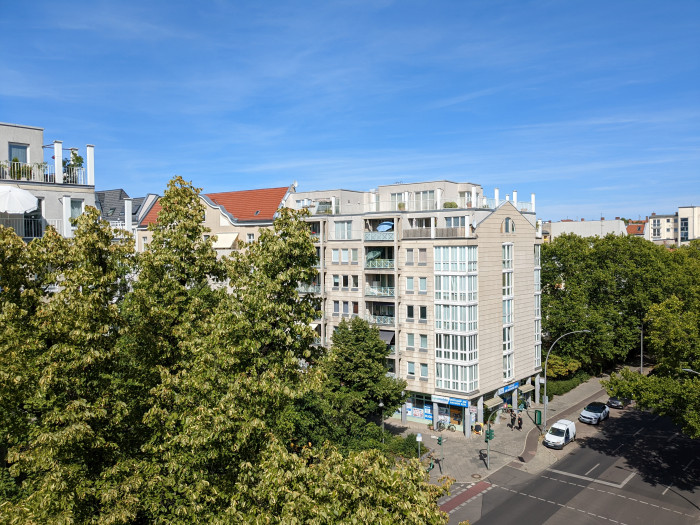 Beim Pixel 6a sind die Farben kr&auml;ftiger, die Schatten mitunter ein wenig besser ausgeleuchtet. Daf&uuml;r ist die Detailsch&auml;rfe etwas geringer. (Bild: Tobias K&ouml;ltzsch/Golem.de)